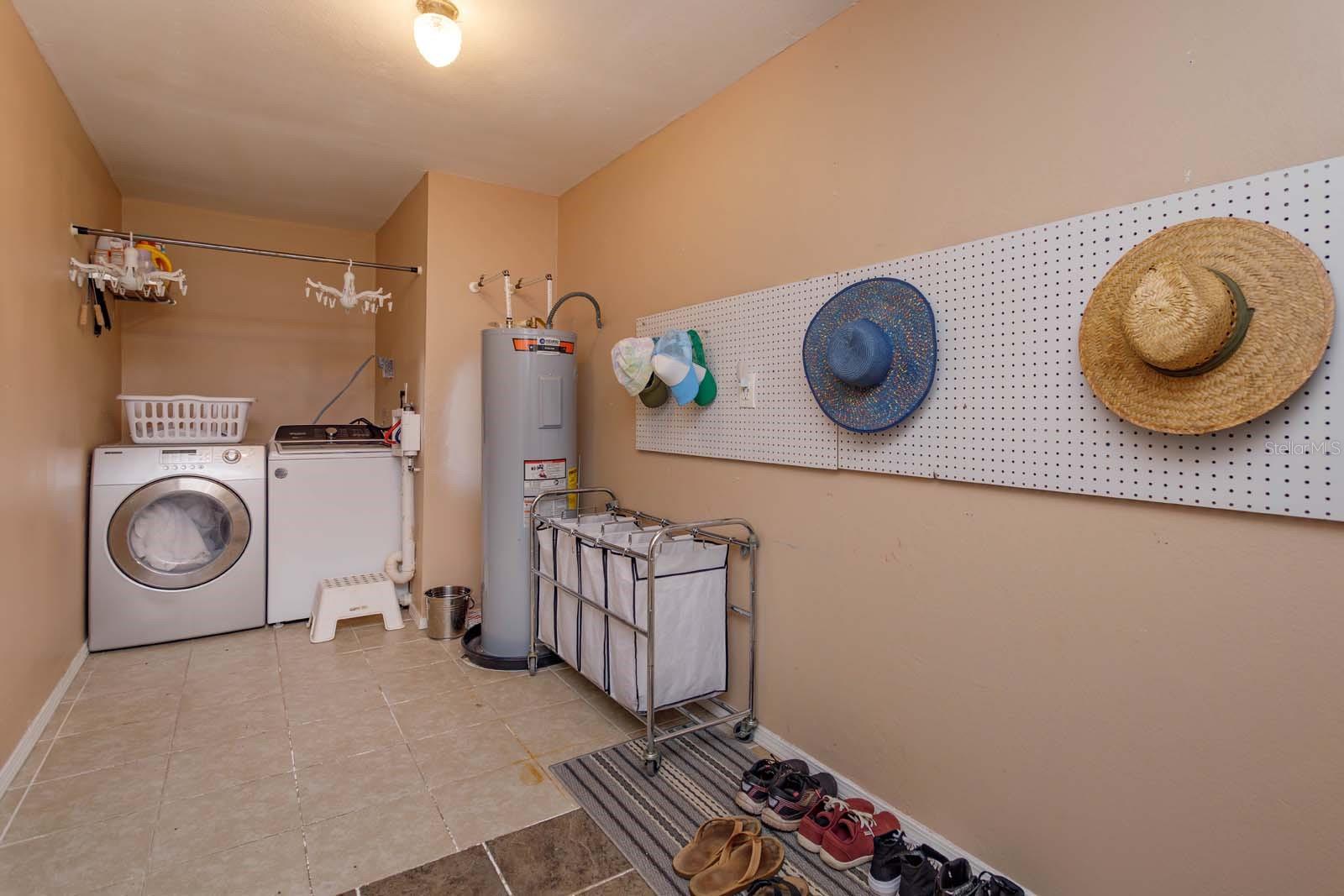 1212 RUSSELL DR, OCOEE, FL, 34761