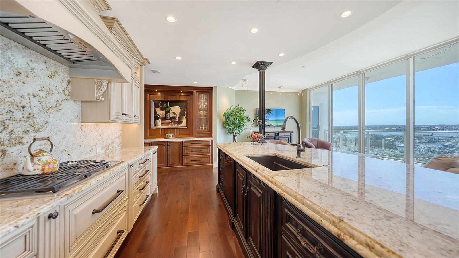 1233 N GULFSTREAM AVE #1001, SARASOTA, FL, 34236