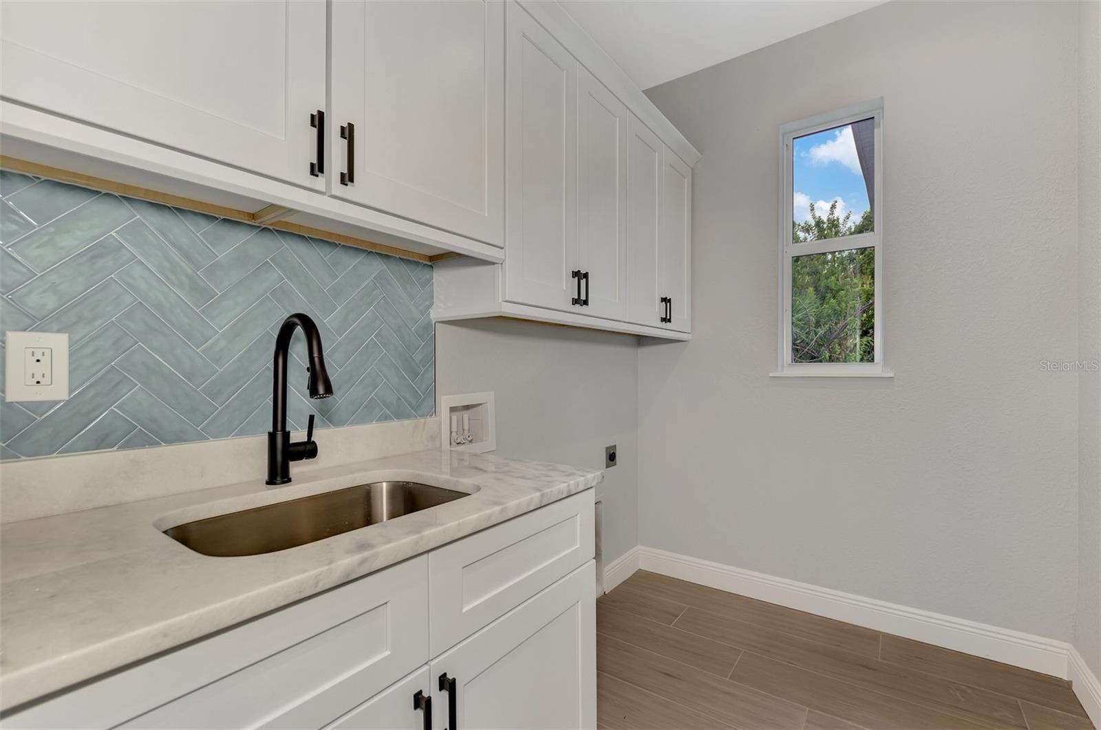 1411 LIGGETT CIR, PORT CHARLOTTE, FL, 33953