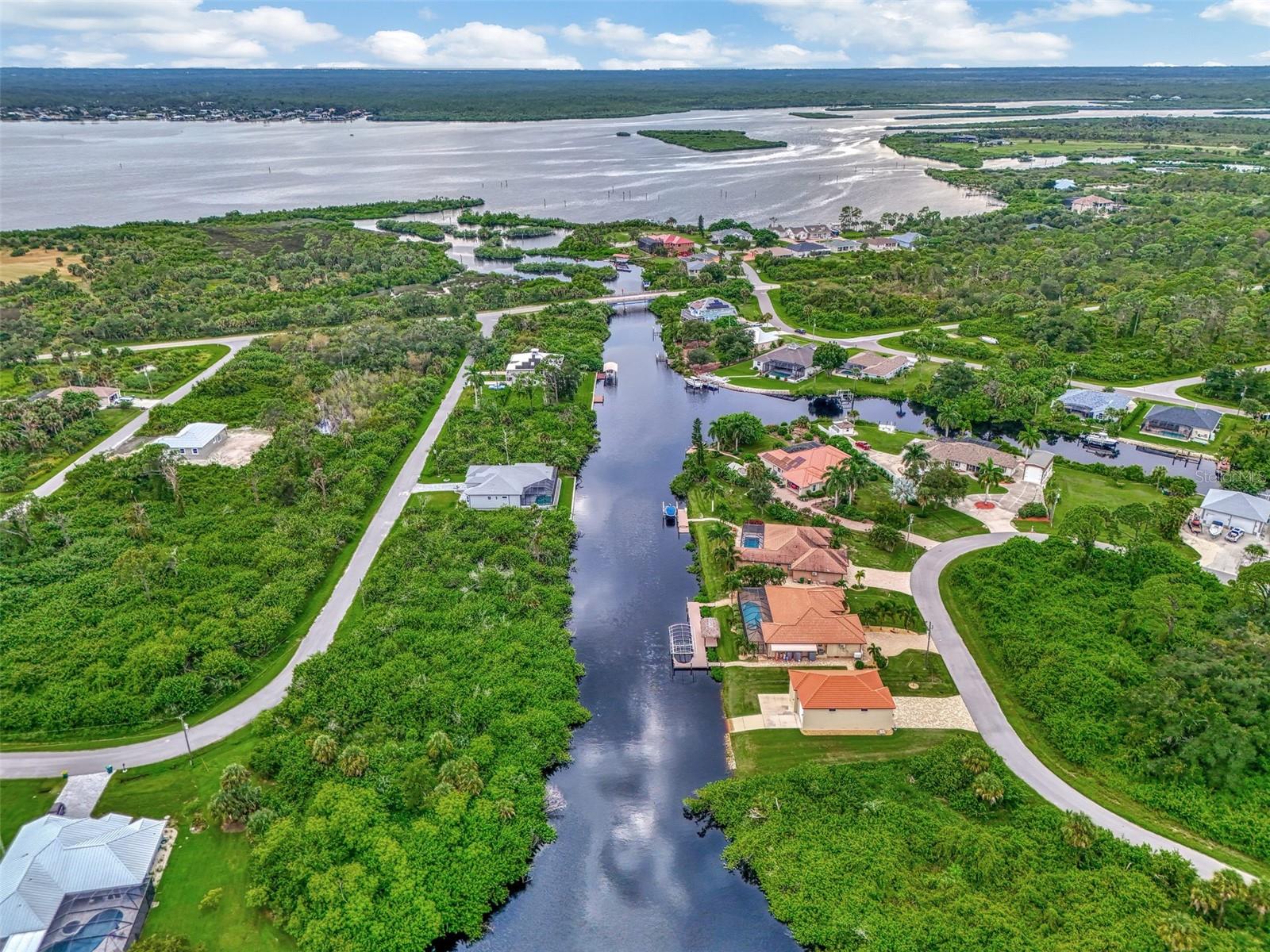 1411 LIGGETT CIR, PORT CHARLOTTE, FL, 33953