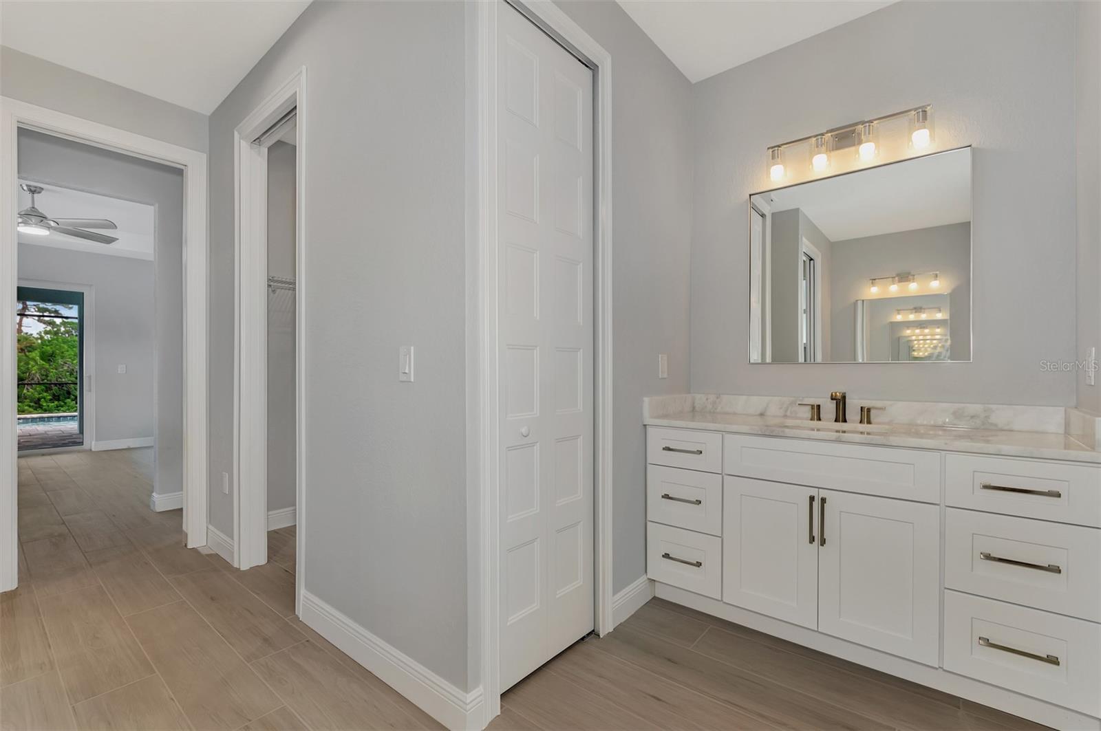 1411 LIGGETT CIR, PORT CHARLOTTE, FL, 33953