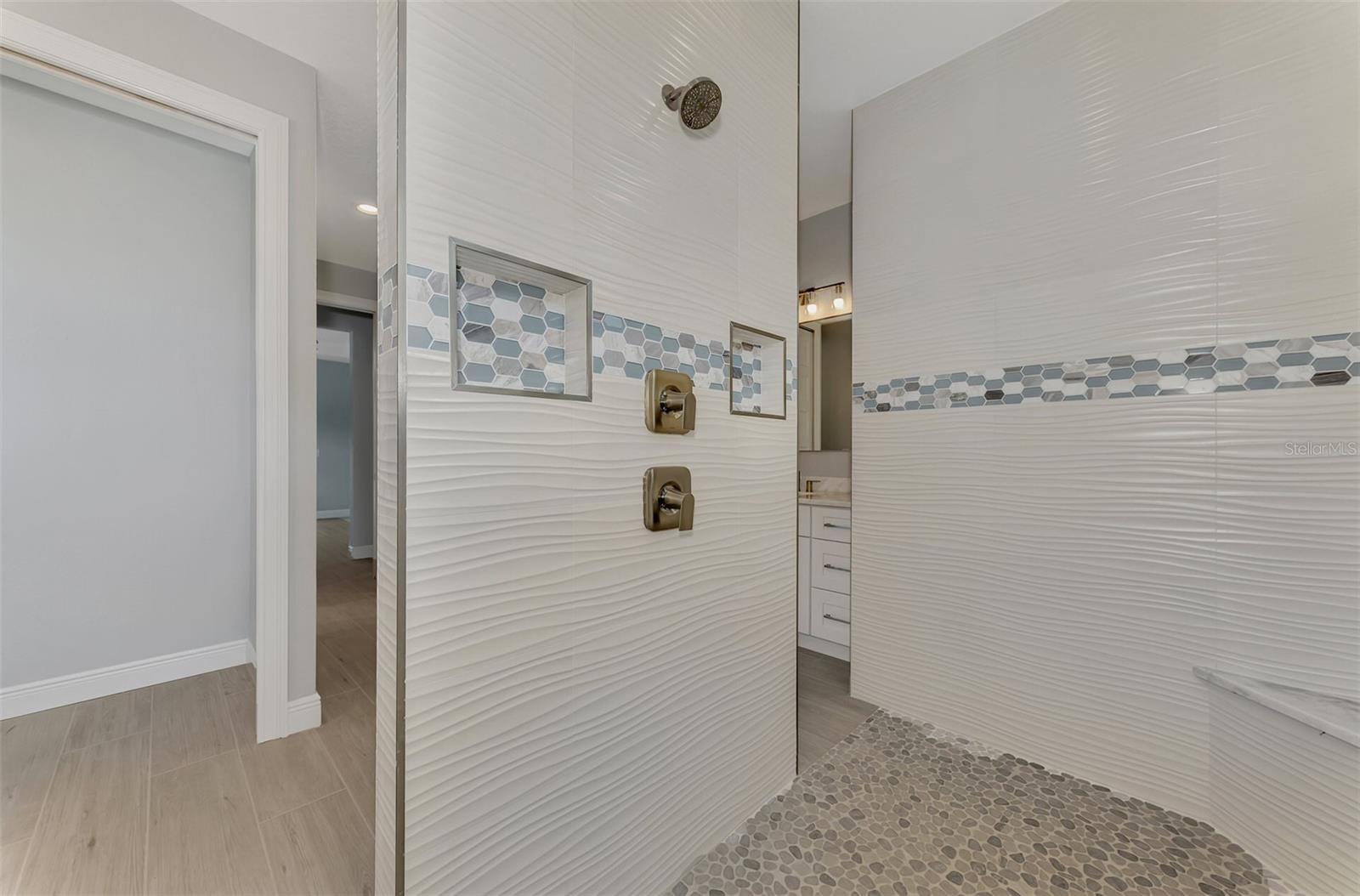 1411 LIGGETT CIR, PORT CHARLOTTE, FL, 33953