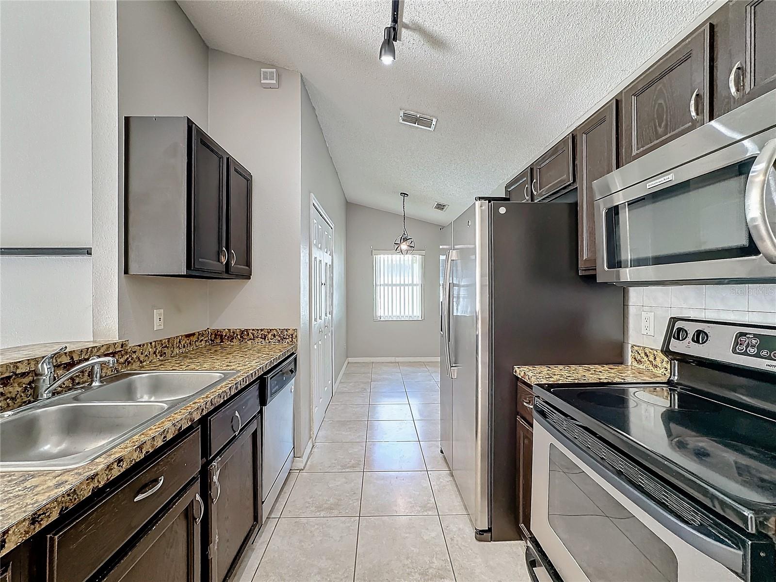 2146 REMINGTON POINTE BLVD, KISSIMMEE, FL, 34743