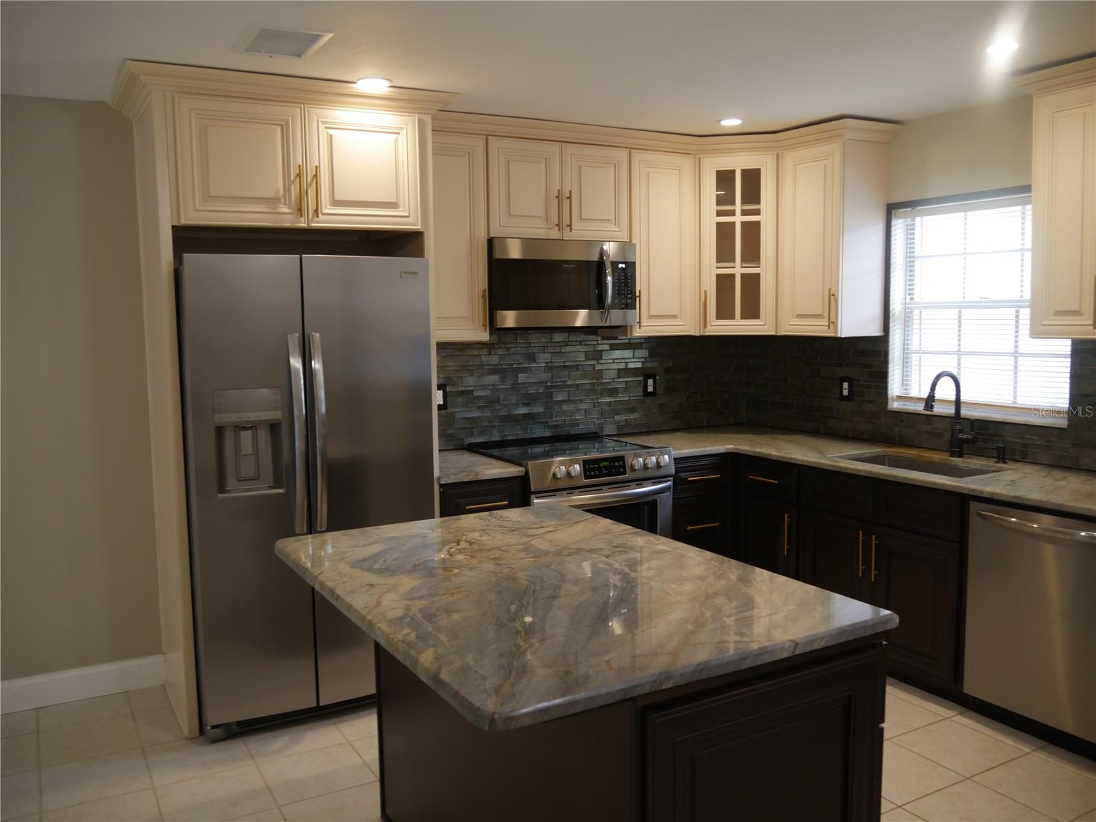 2411 ASPINWALL ST #2411, SARASOTA, FL, 34237