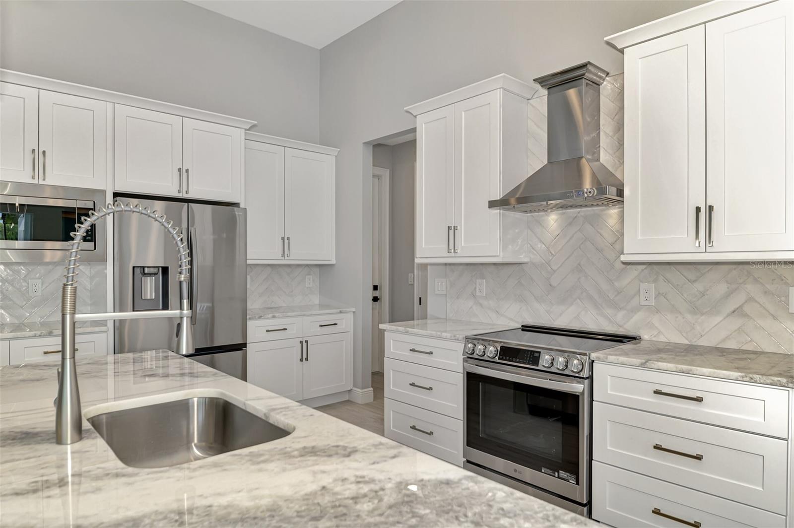 1419 LIGGETT CIR, PORT CHARLOTTE, FL, 33953