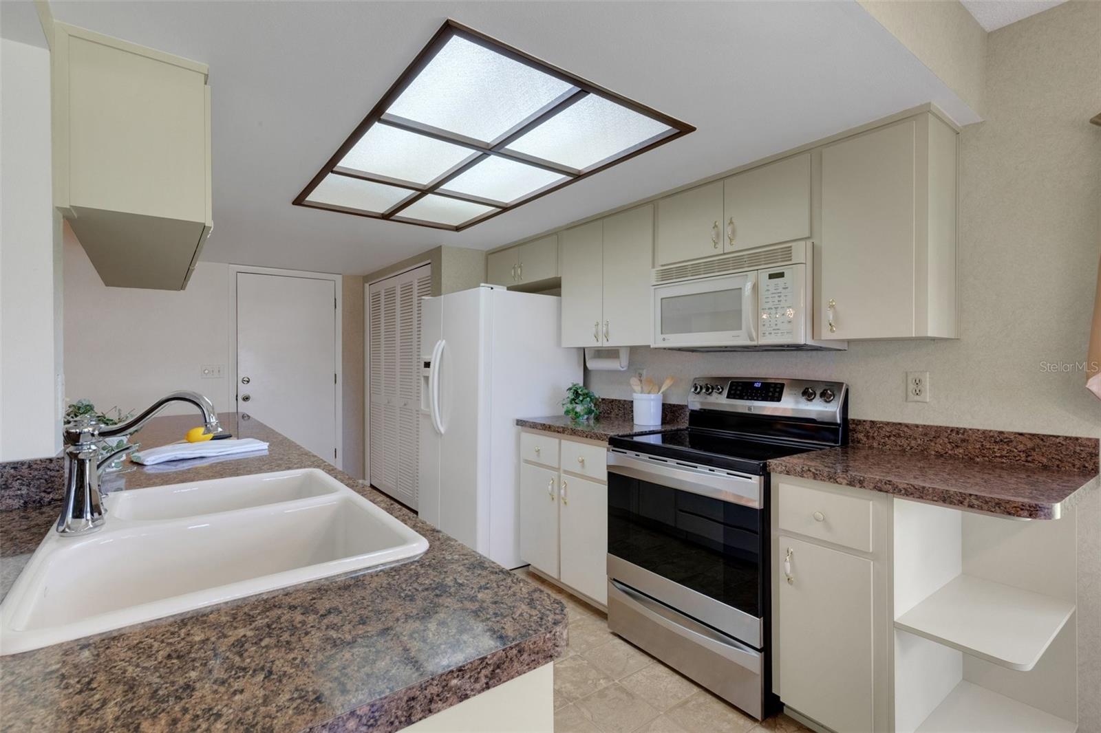 1315 GILLESPIE DR N, PALM HARBOR, FL, 34684