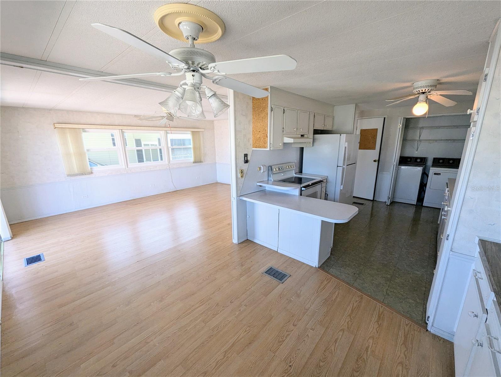 34614 PINE DR N, PINELLAS PARK, FL, 33781