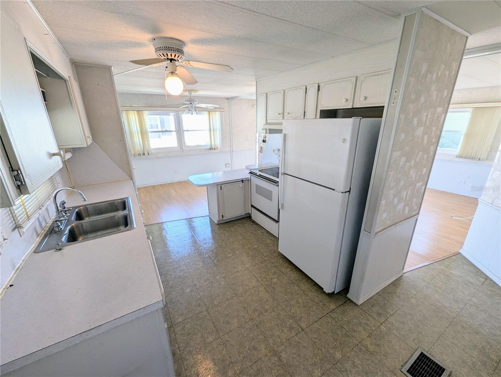 34614 PINE DR N, PINELLAS PARK, FL, 33781