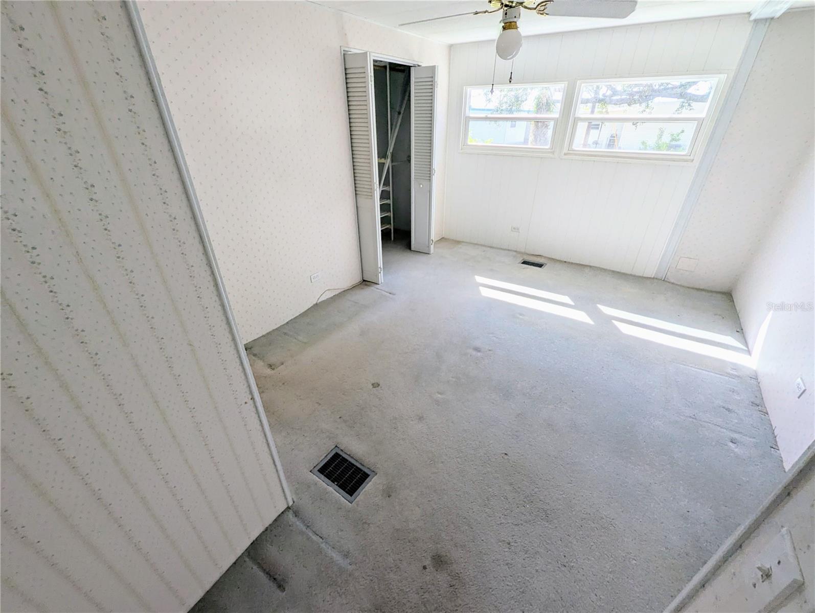 34614 PINE DR N, PINELLAS PARK, FL, 33781