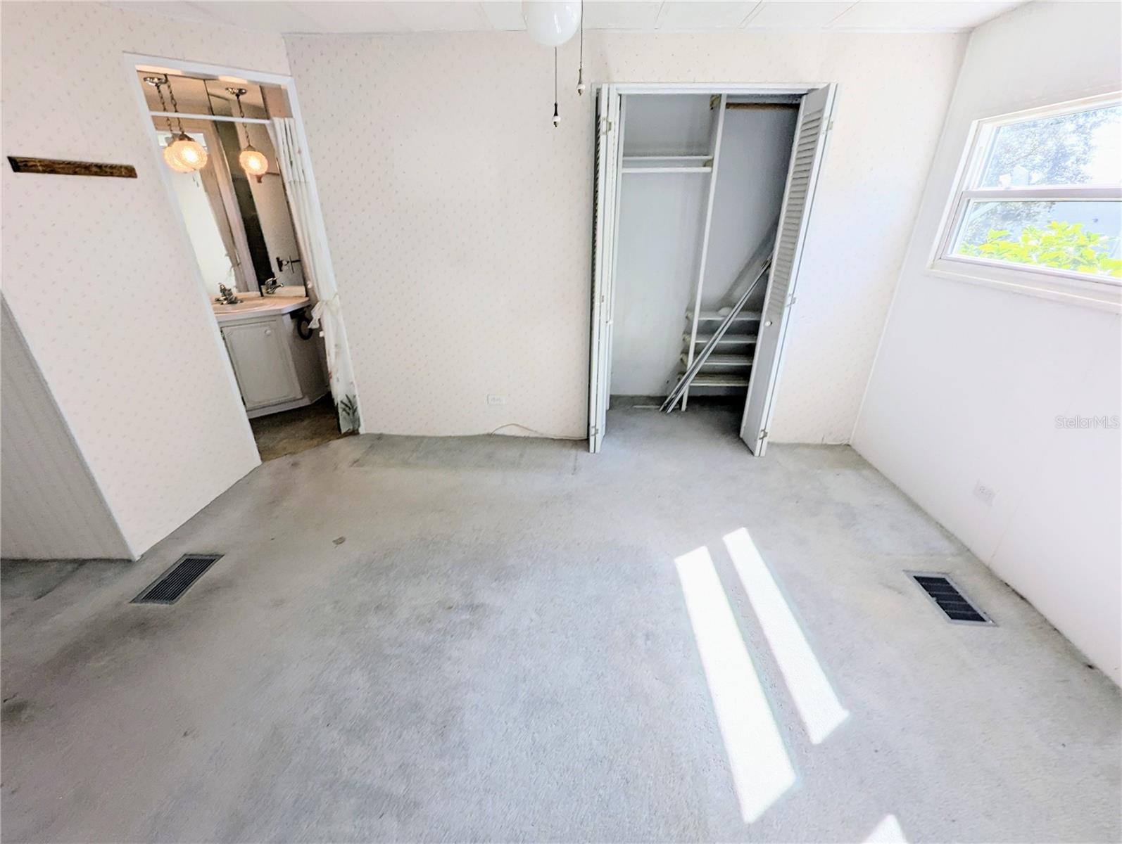 34614 PINE DR N, PINELLAS PARK, FL, 33781