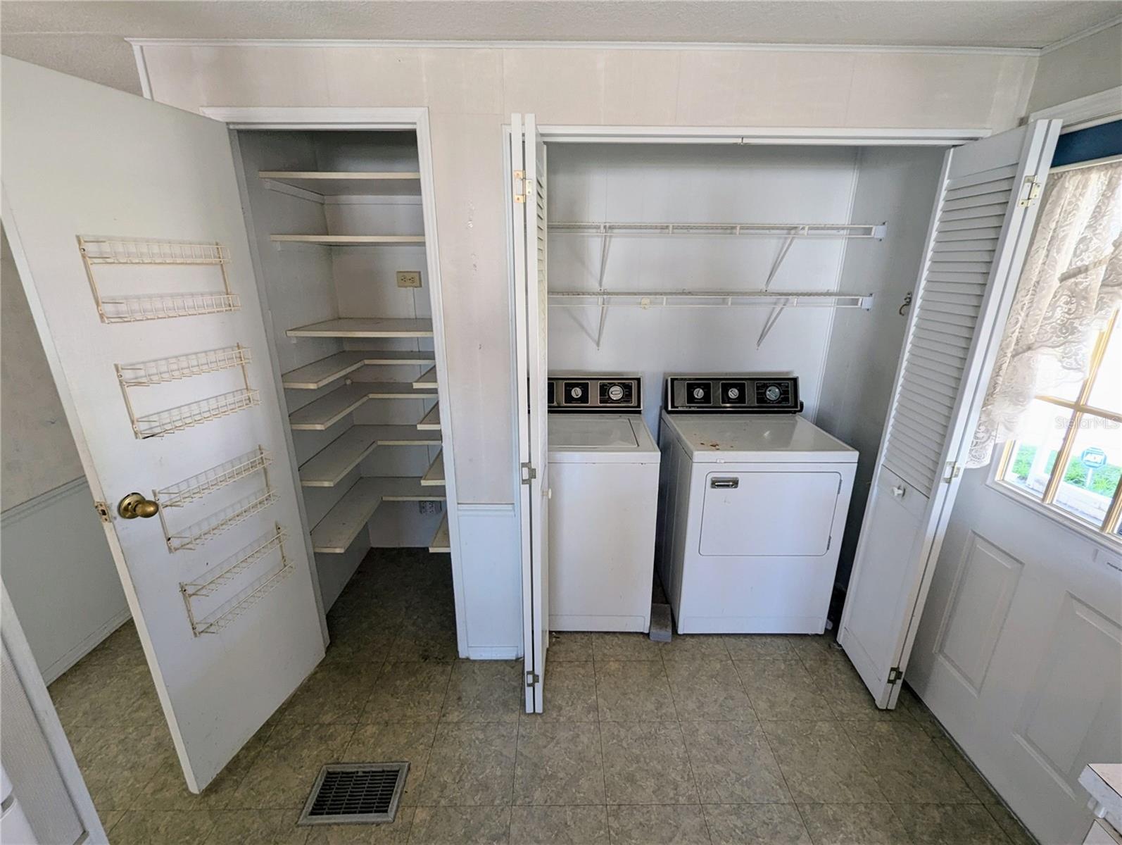 34614 PINE DR N, PINELLAS PARK, FL, 33781