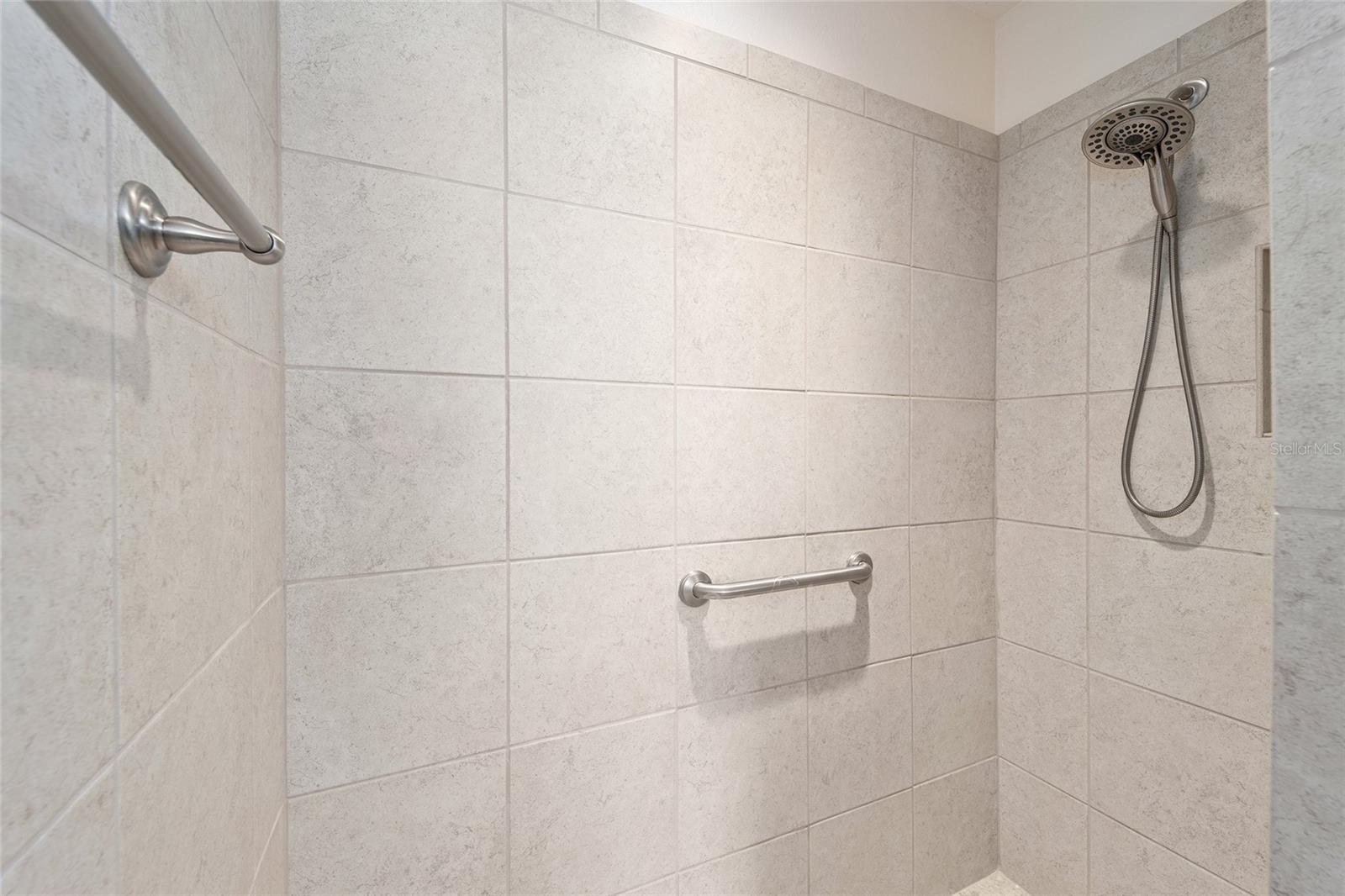 5578 BOUGAINVILLEA AVE, THE VILLAGES, FL, 32163