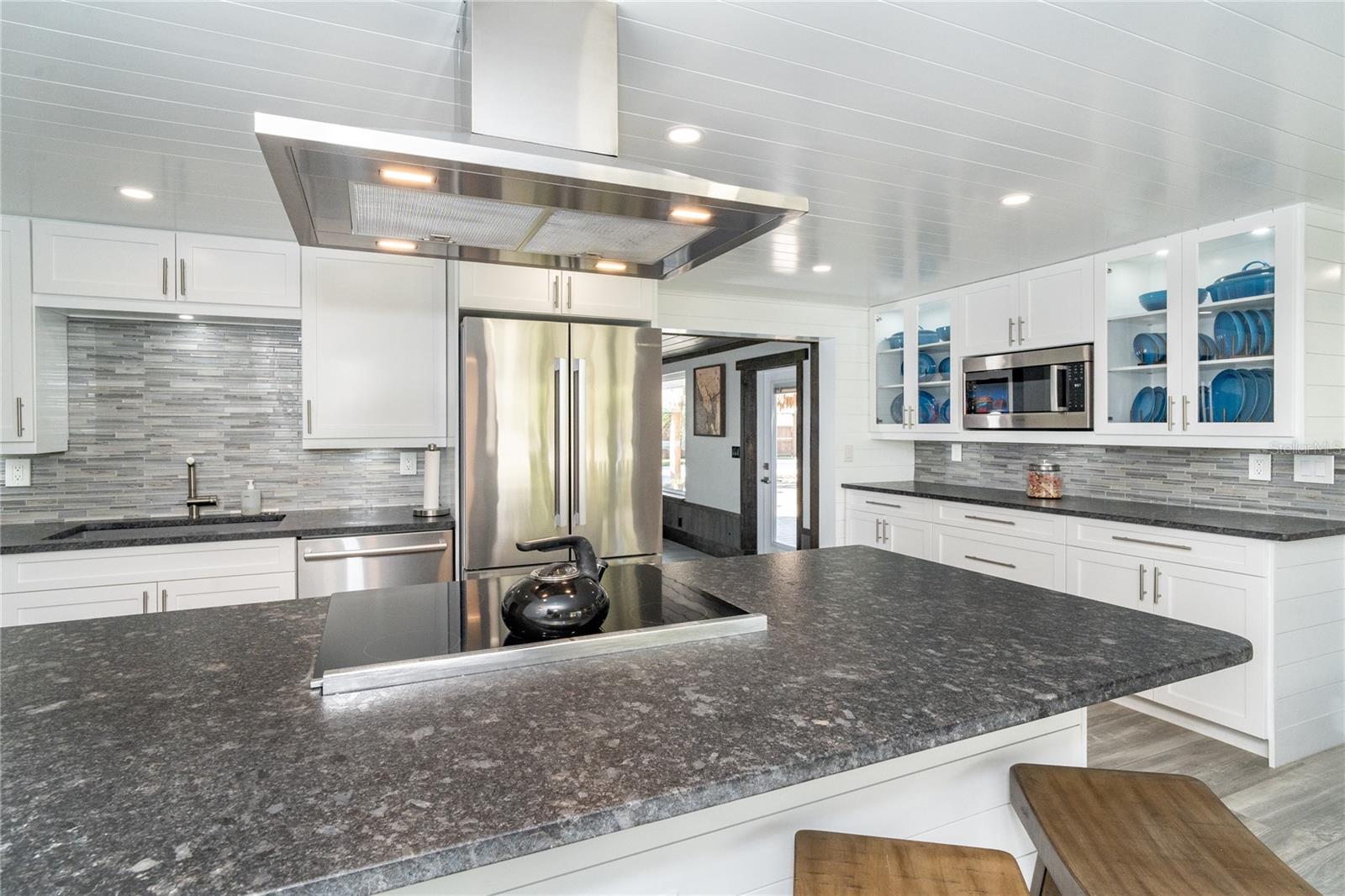 915 ALLEN AVE, ENGLEWOOD, FL, 34223