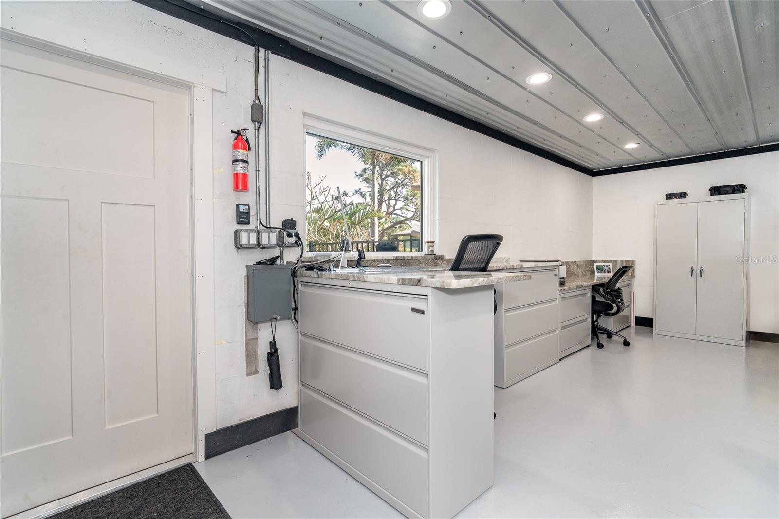 915 ALLEN AVE, ENGLEWOOD, FL, 34223