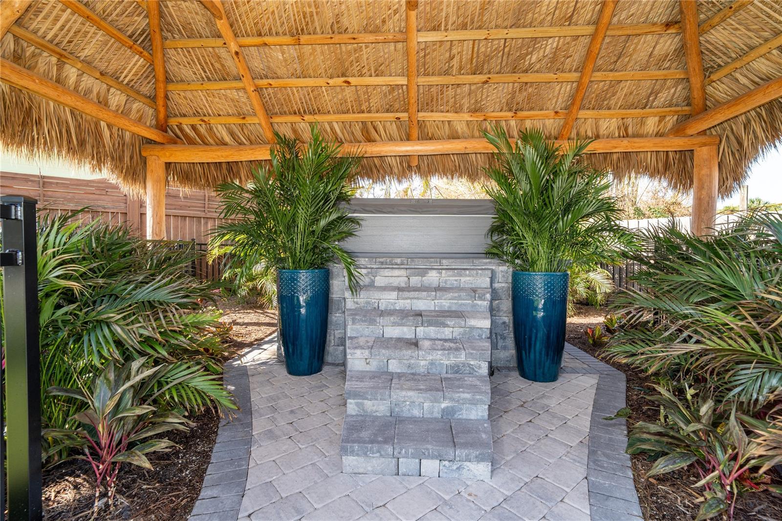 915 ALLEN AVE, ENGLEWOOD, FL, 34223