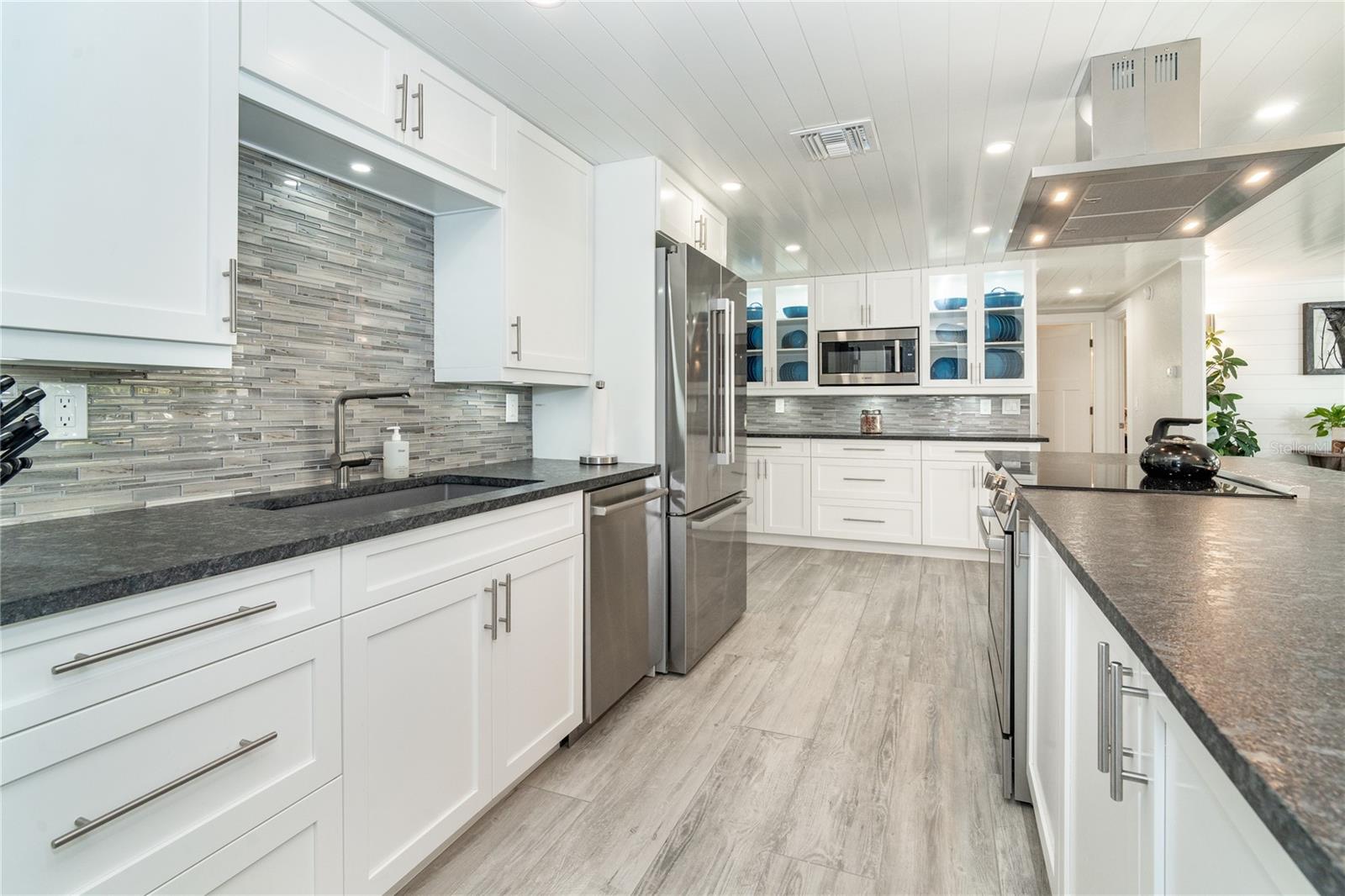 915 ALLEN AVE, ENGLEWOOD, FL, 34223