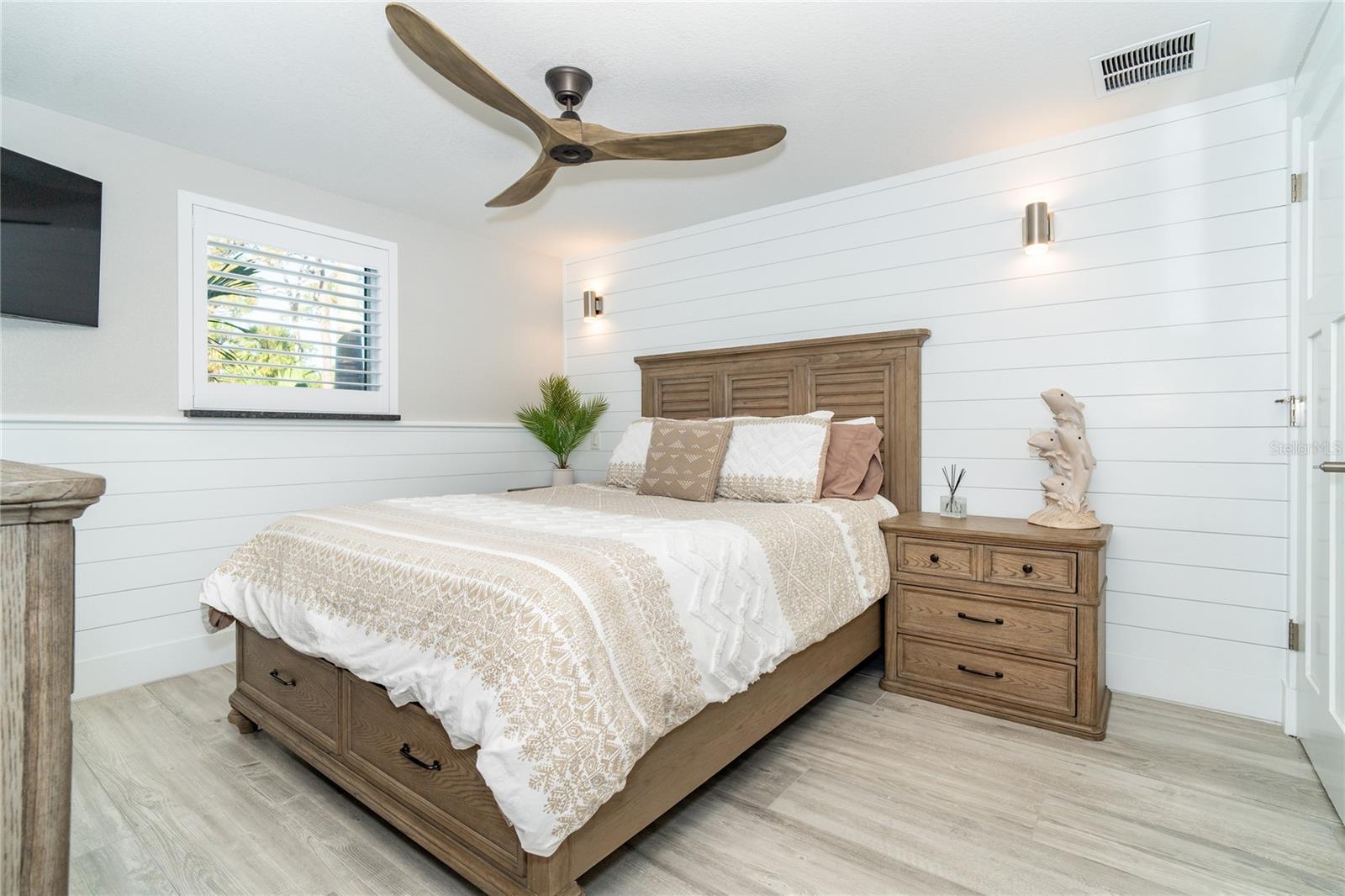 915 ALLEN AVE, ENGLEWOOD, FL, 34223