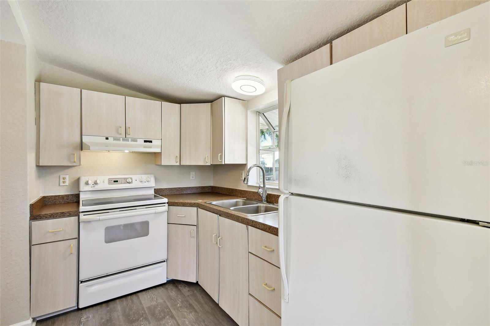 132 DARTMOUTH AVE W, OLDSMAR, FL, 34677