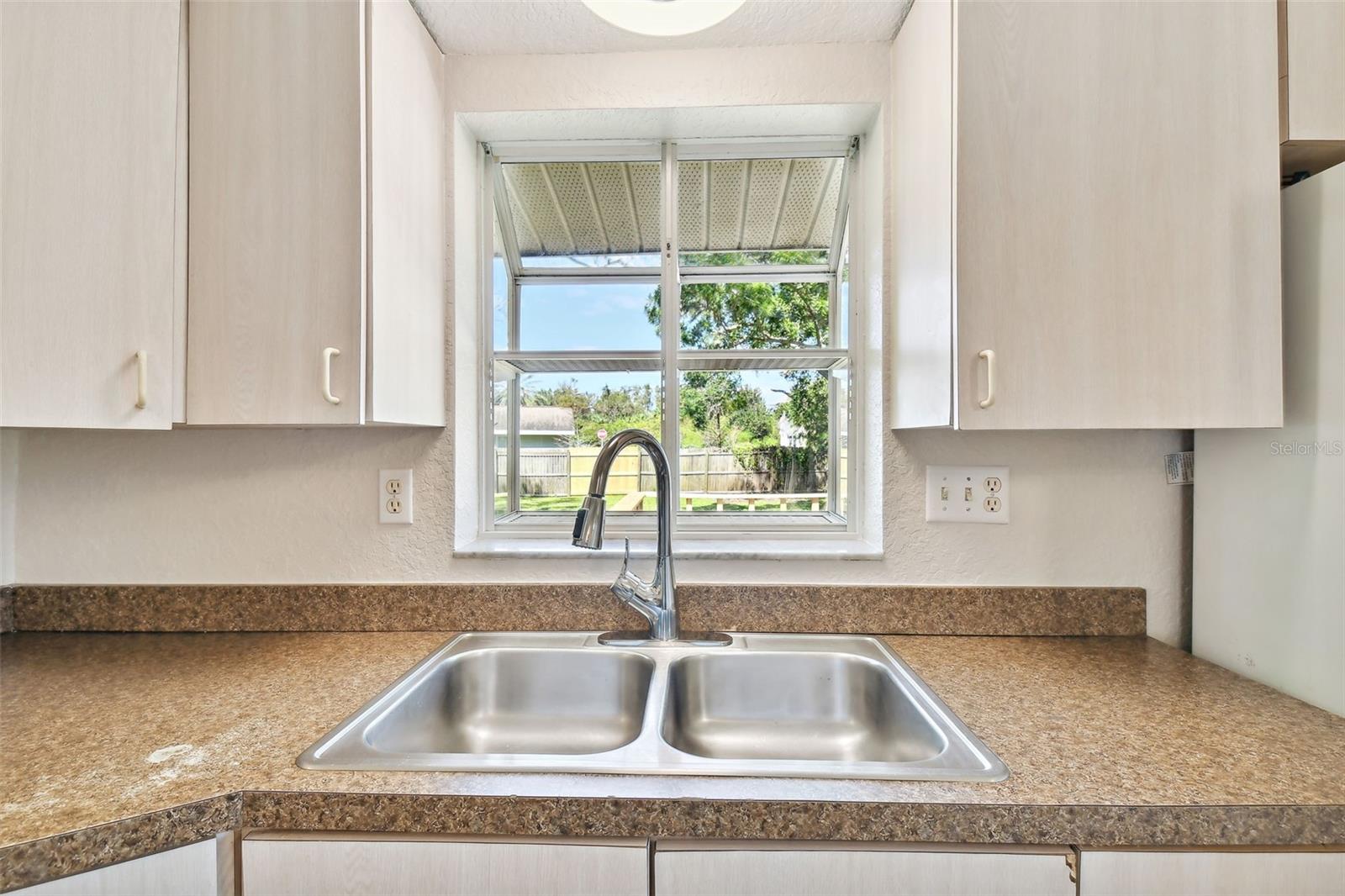 132 DARTMOUTH AVE W, OLDSMAR, FL, 34677