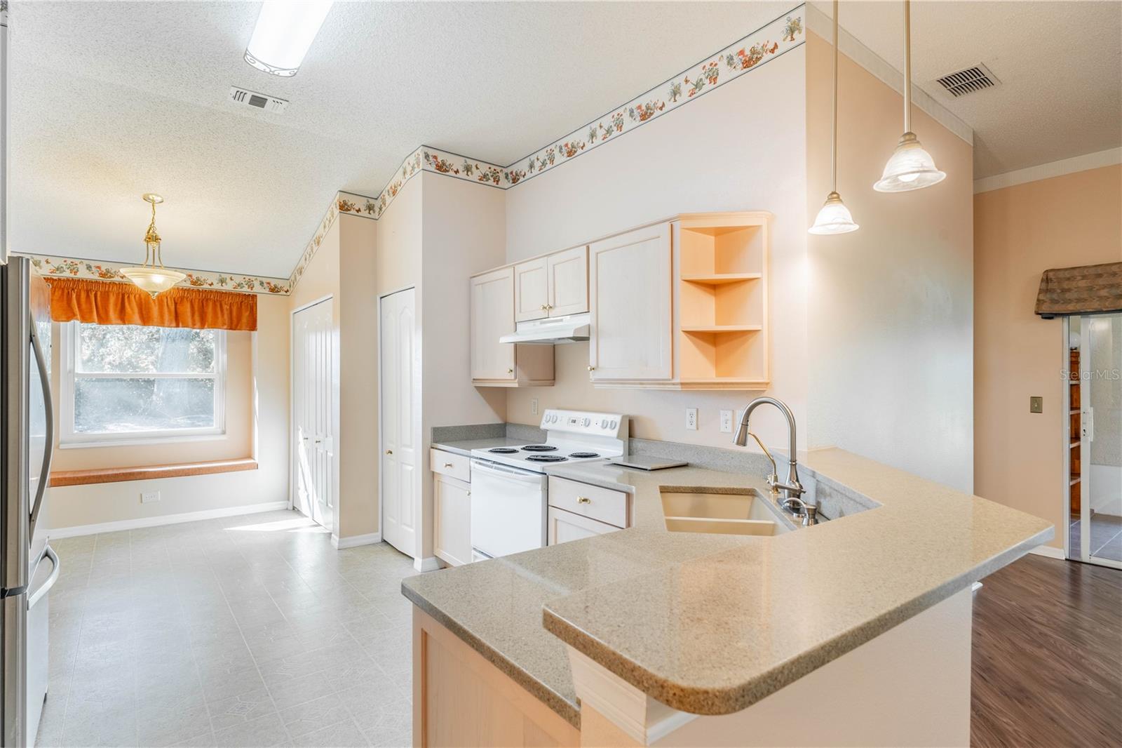 988 VILLEROY GREENS DR, SUN CITY CENTER, FL, 33573
