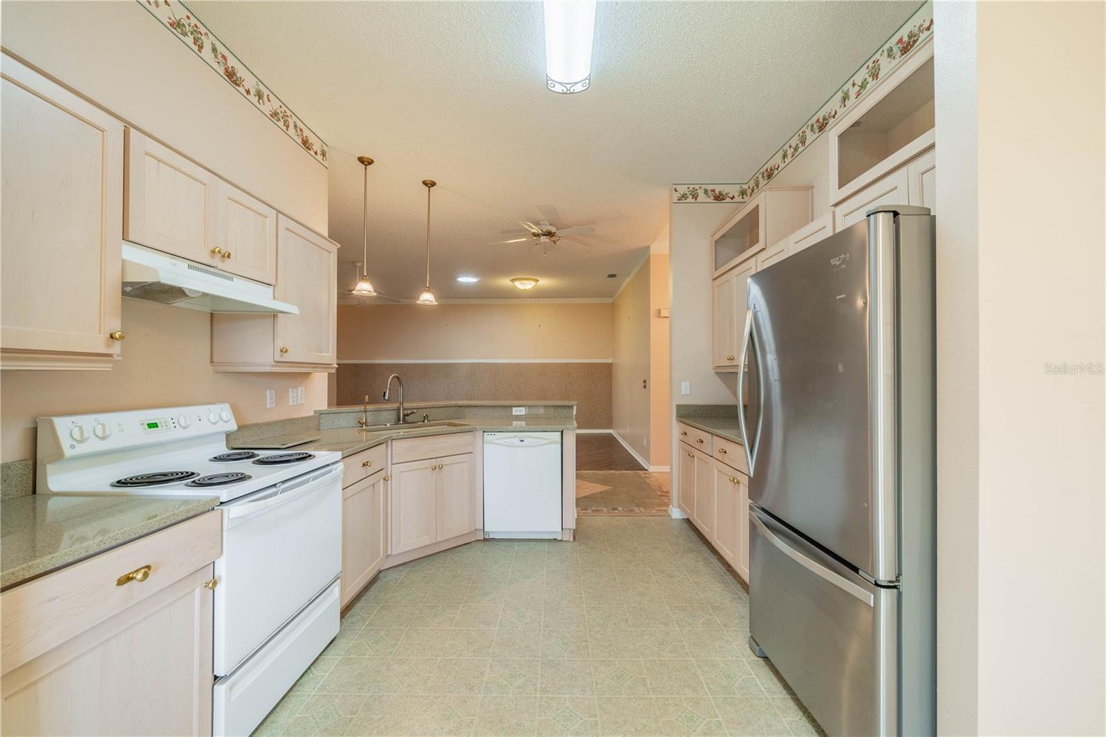 988 VILLEROY GREENS DR, SUN CITY CENTER, FL, 33573
