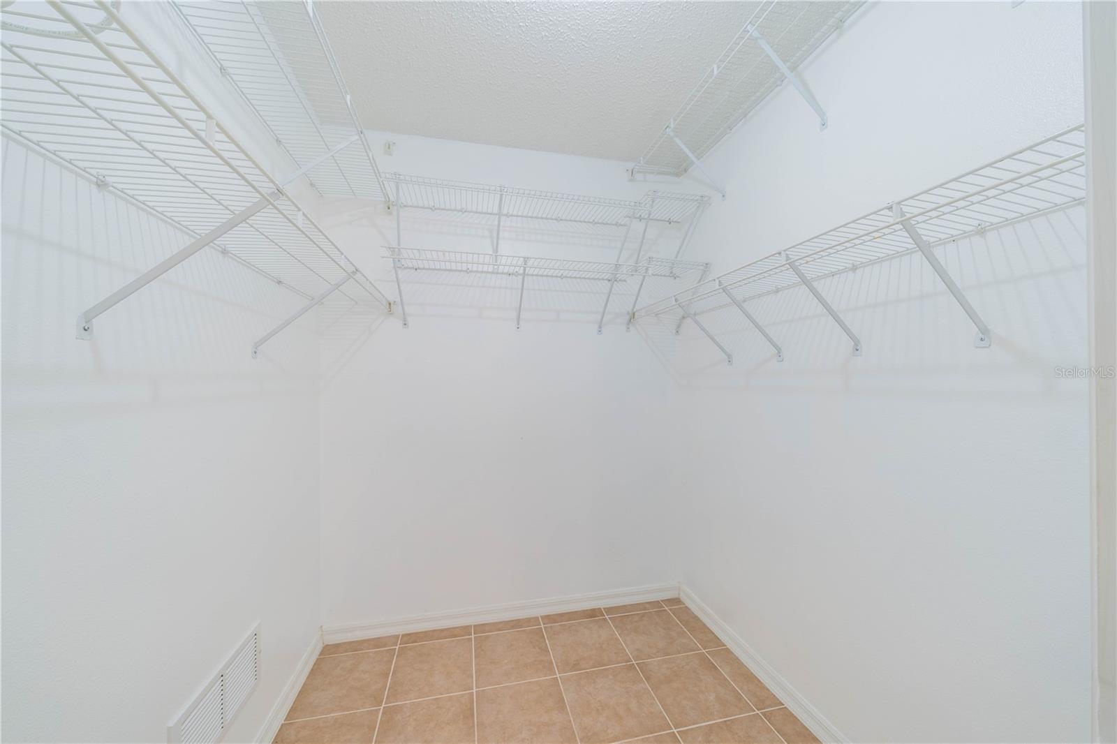 988 VILLEROY GREENS DR, SUN CITY CENTER, FL, 33573