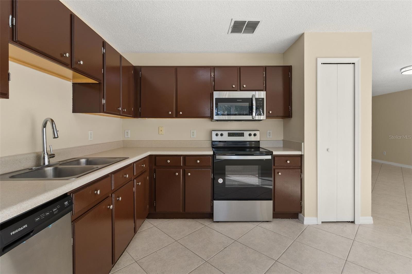 2224 MALLARD CREEK CIR, KISSIMMEE, FL, 34743
