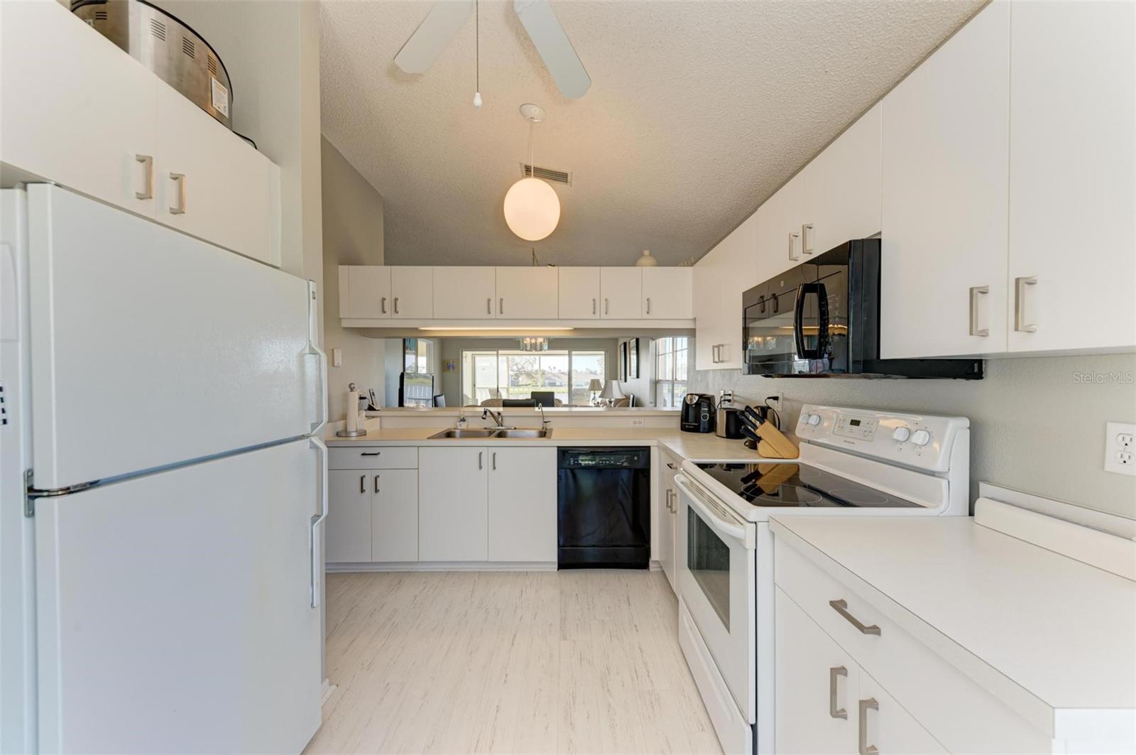 4207 CADDIE DR E #204, BRADENTON, FL, 34203