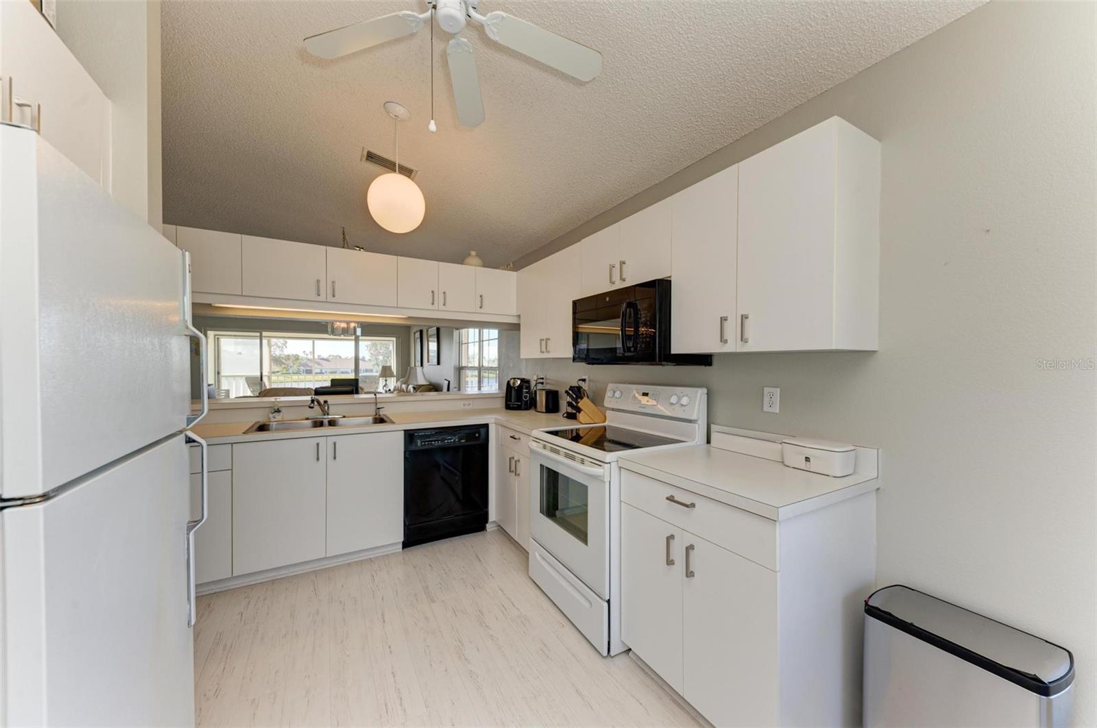 4207 CADDIE DR E #204, BRADENTON, FL, 34203