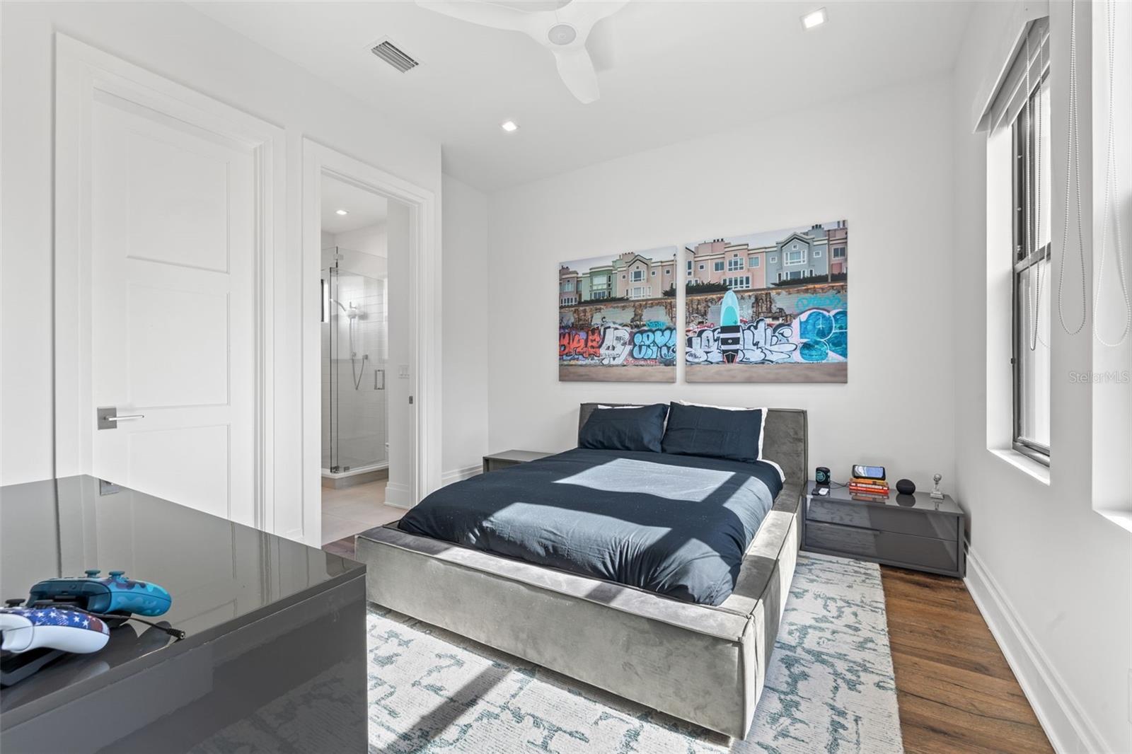 TB8313332 Property Photo