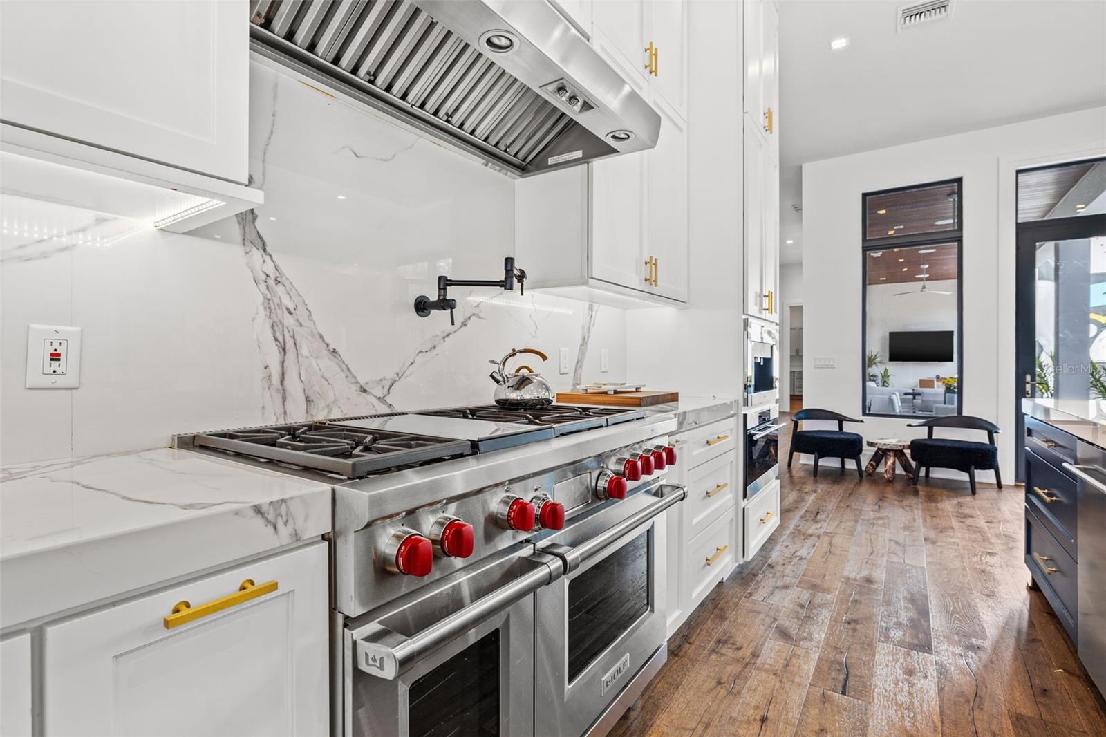 TB8313332 Property Photo