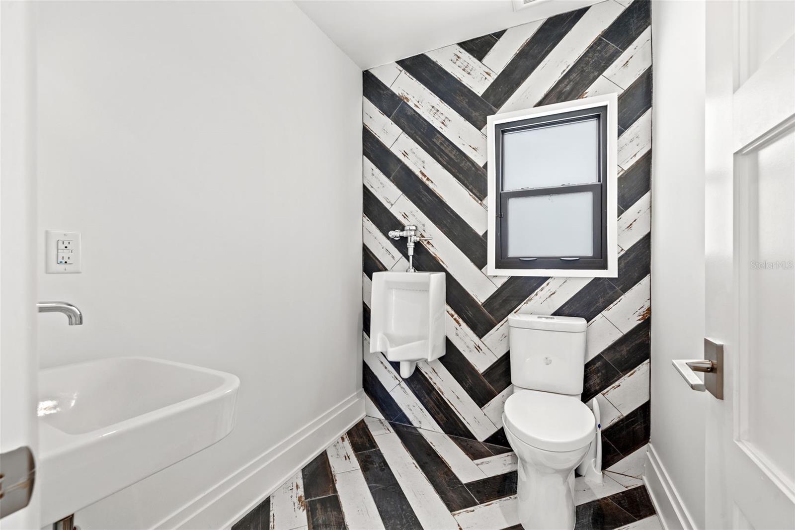 TB8313332 Property Photo