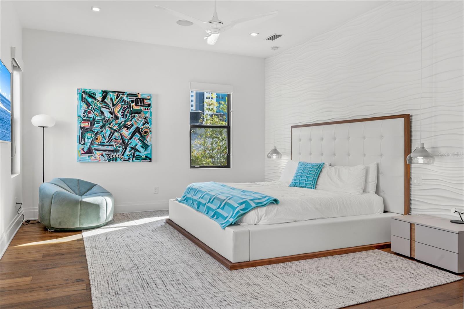 TB8313332 Property Photo