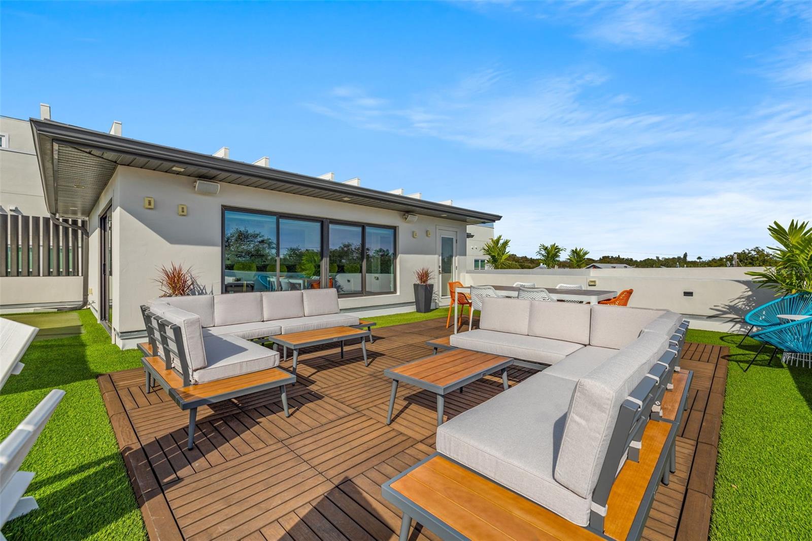 TB8313332 Property Photo