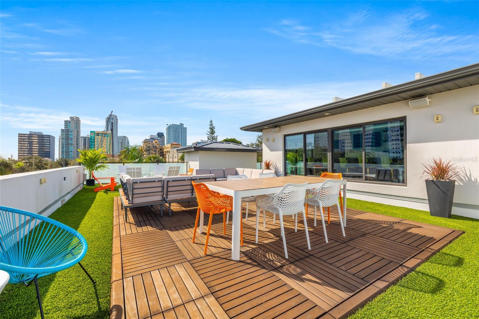 TB8313332 Property Photo