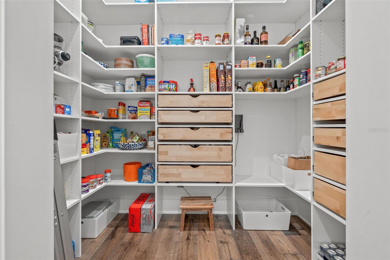 TB8313332 Property Photo