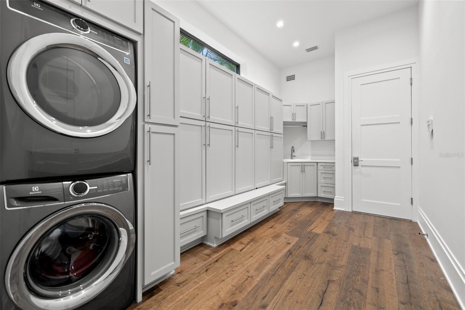 TB8313332 Property Photo