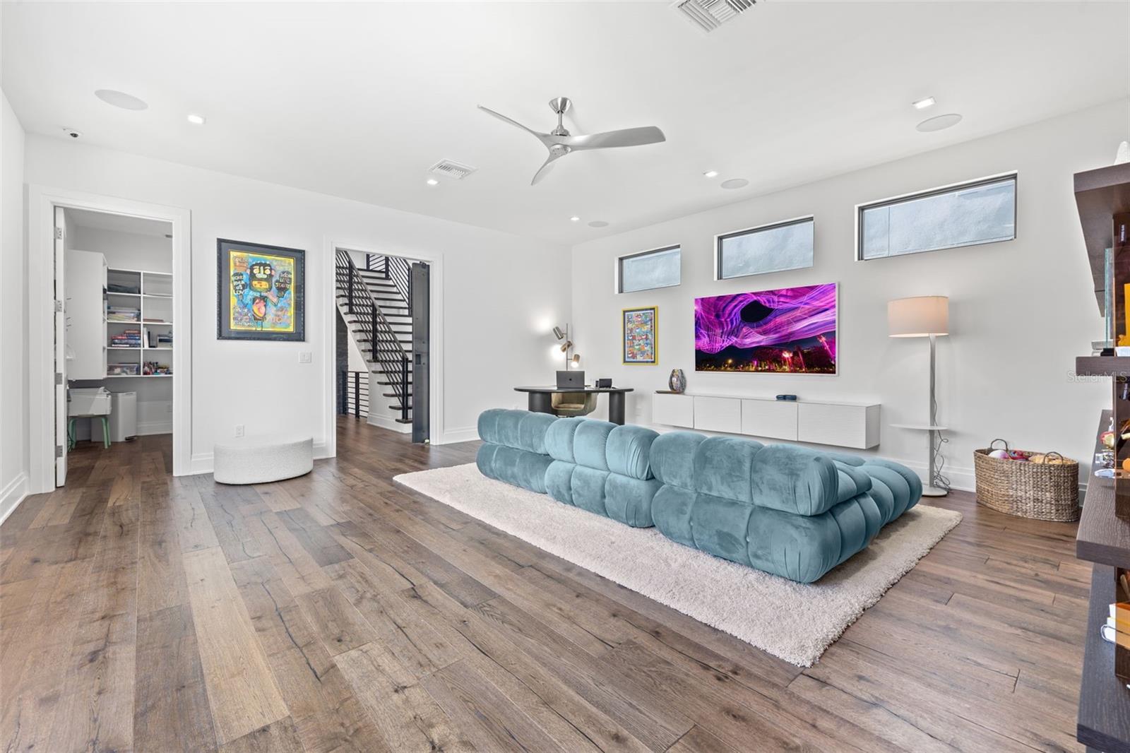 TB8313332 Property Photo