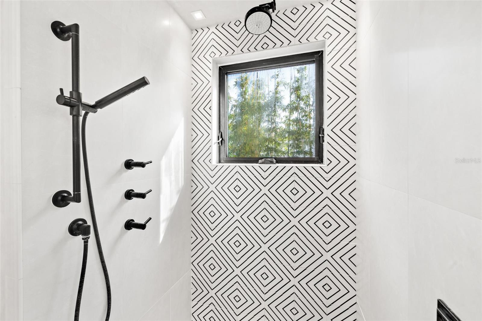 TB8313332 Property Photo