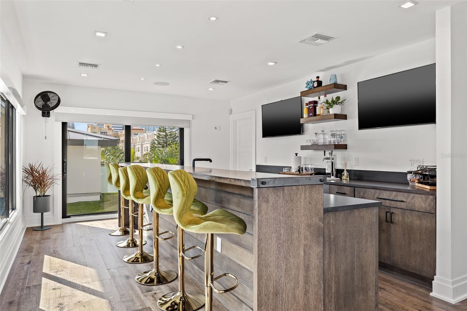 TB8313332 Property Photo