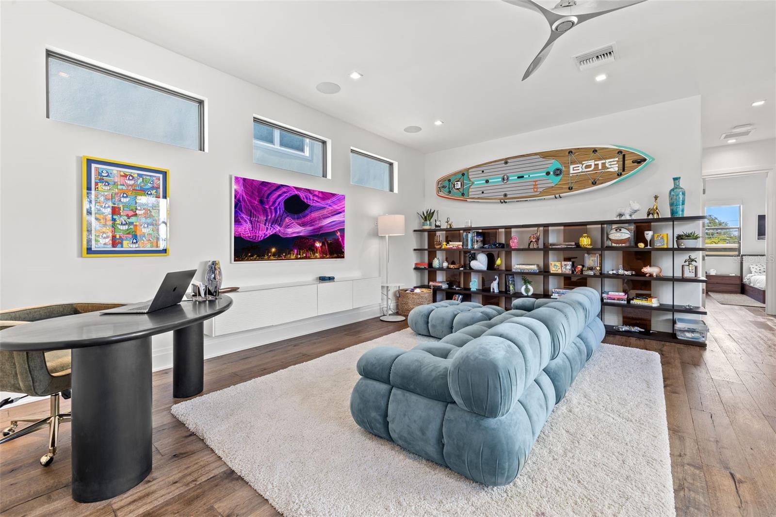 TB8313332 Property Photo