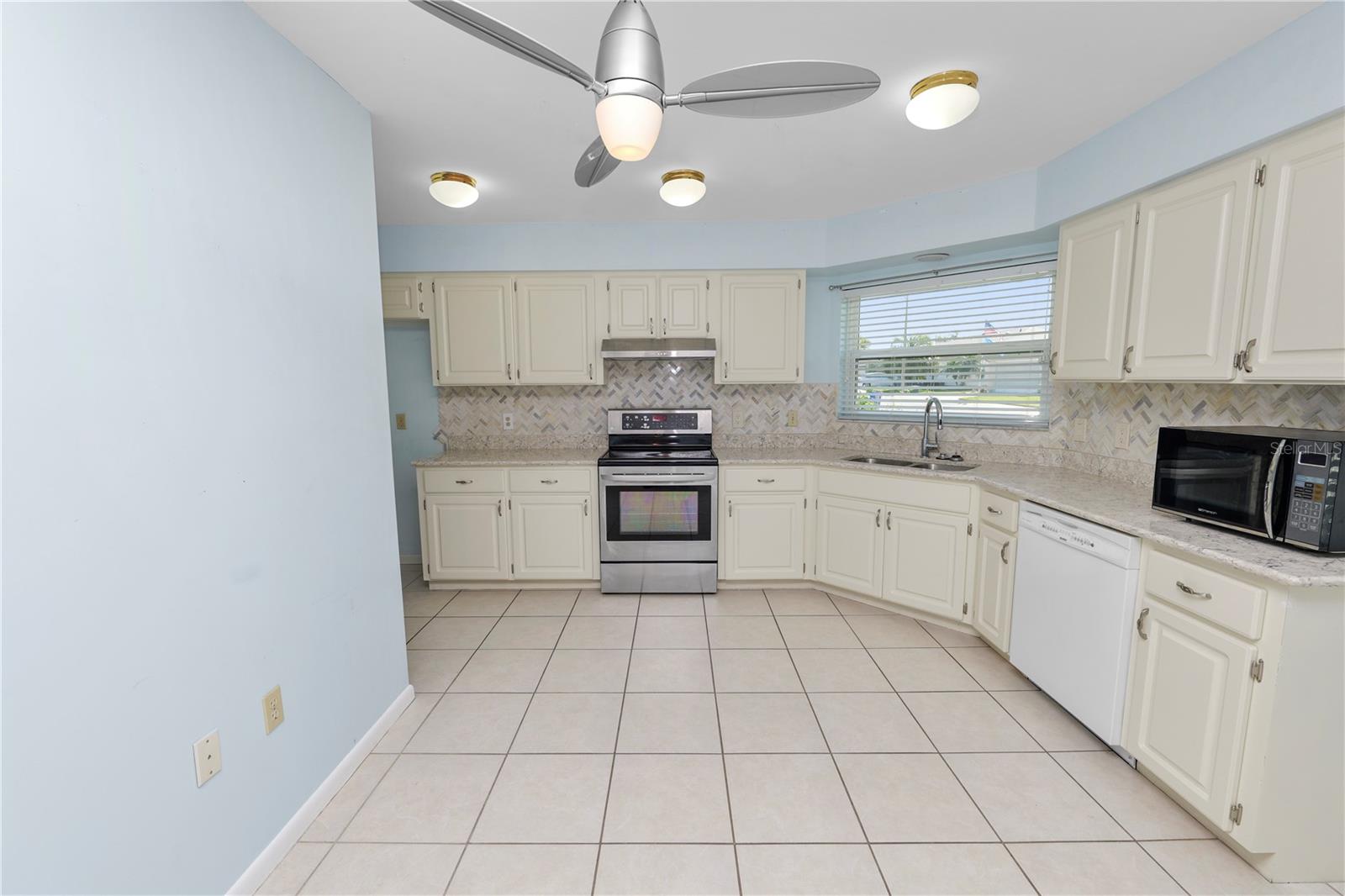 2235 GRAND CYPRESS DR, LAKELAND, FL, 33810