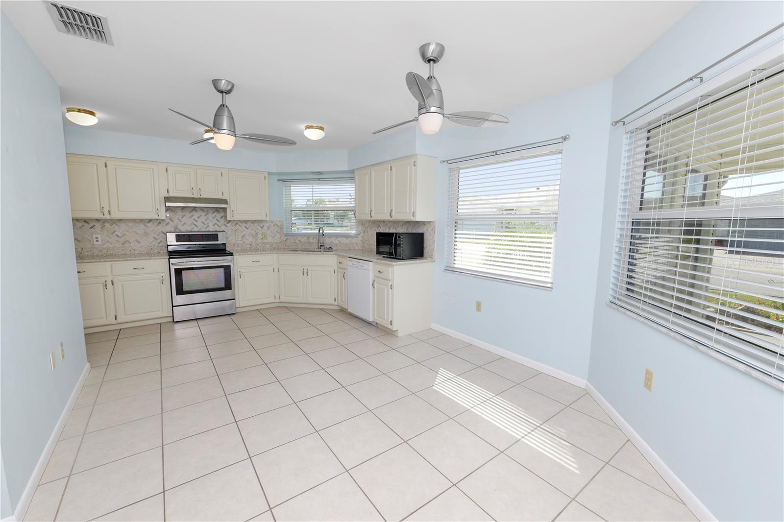 2235 GRAND CYPRESS DR, LAKELAND, FL, 33810