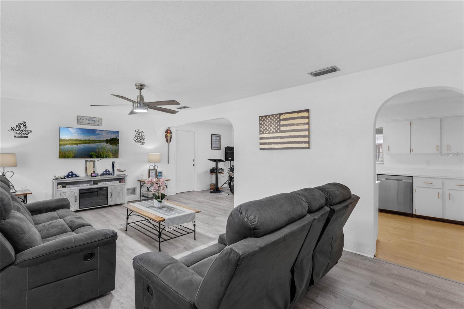 971 E NORMANDY BLVD E, DELTONA, FL, 32725