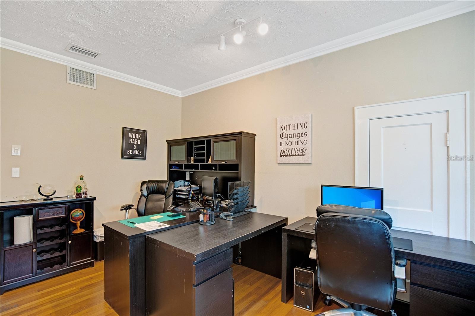 1302 E ROBINSON ST, ORLANDO, FL, 32801