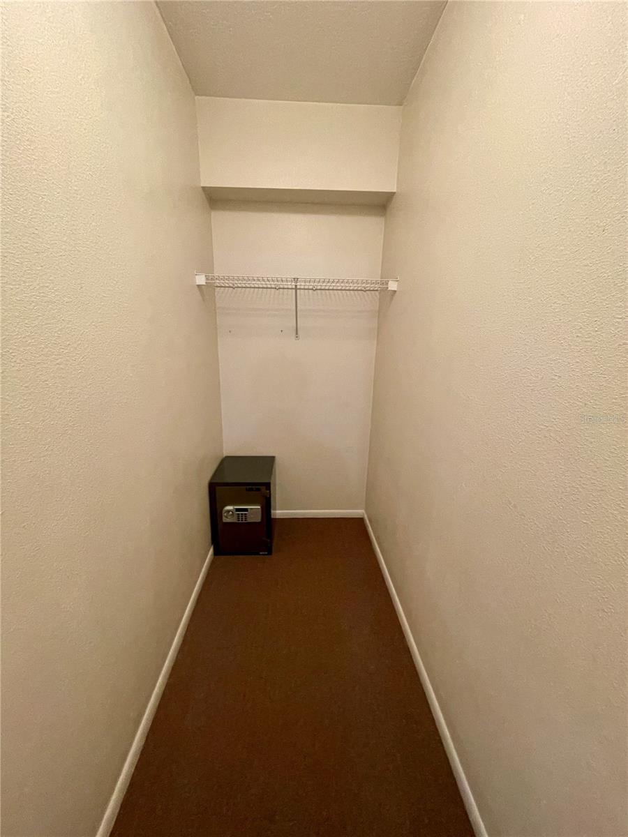 1015 S TUTTLE AVE, SARASOTA, FL, 34237
