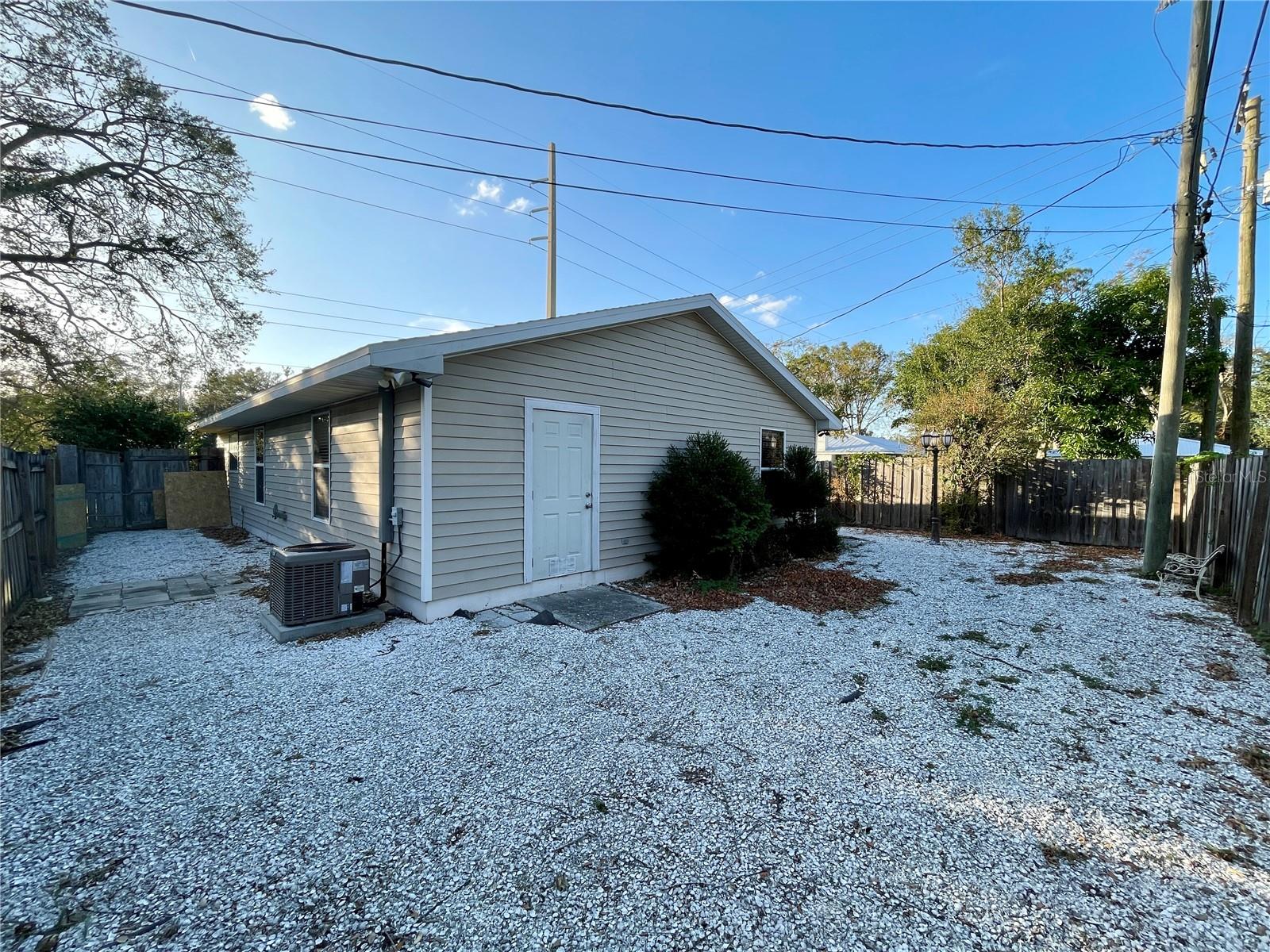 1015 S TUTTLE AVE, SARASOTA, FL, 34237