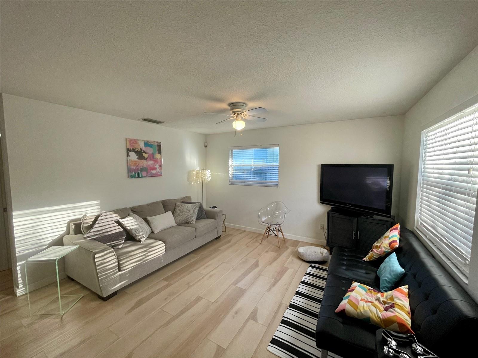 1015 S TUTTLE AVE, SARASOTA, FL, 34237