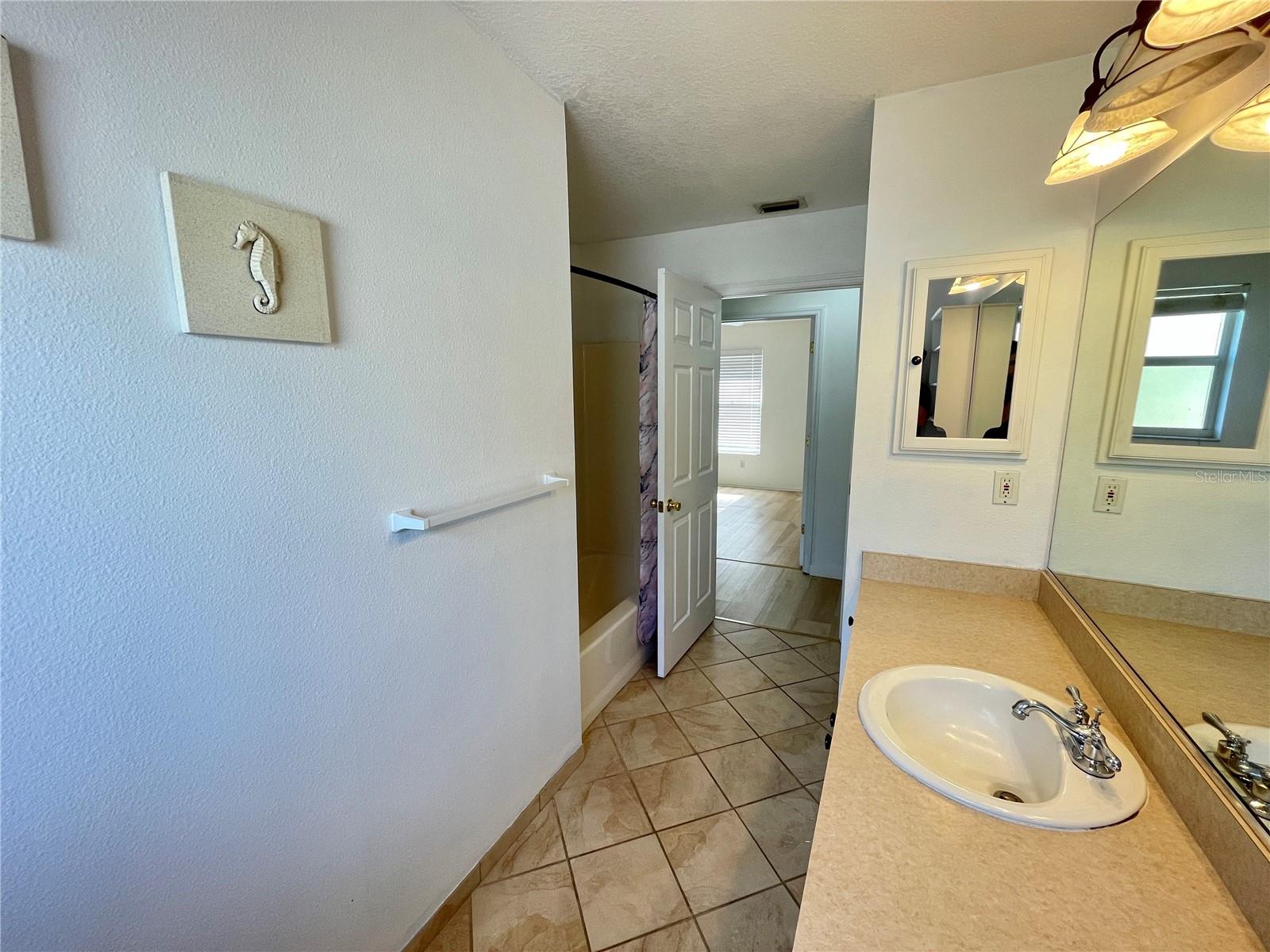 1015 S TUTTLE AVE, SARASOTA, FL, 34237