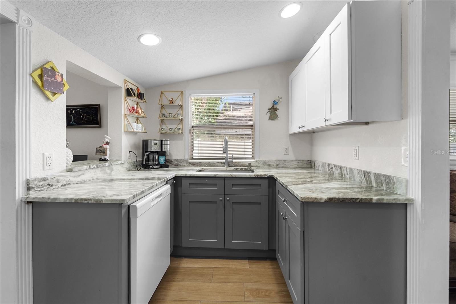 6908 N OREGON AVE, TAMPA, FL, 33604